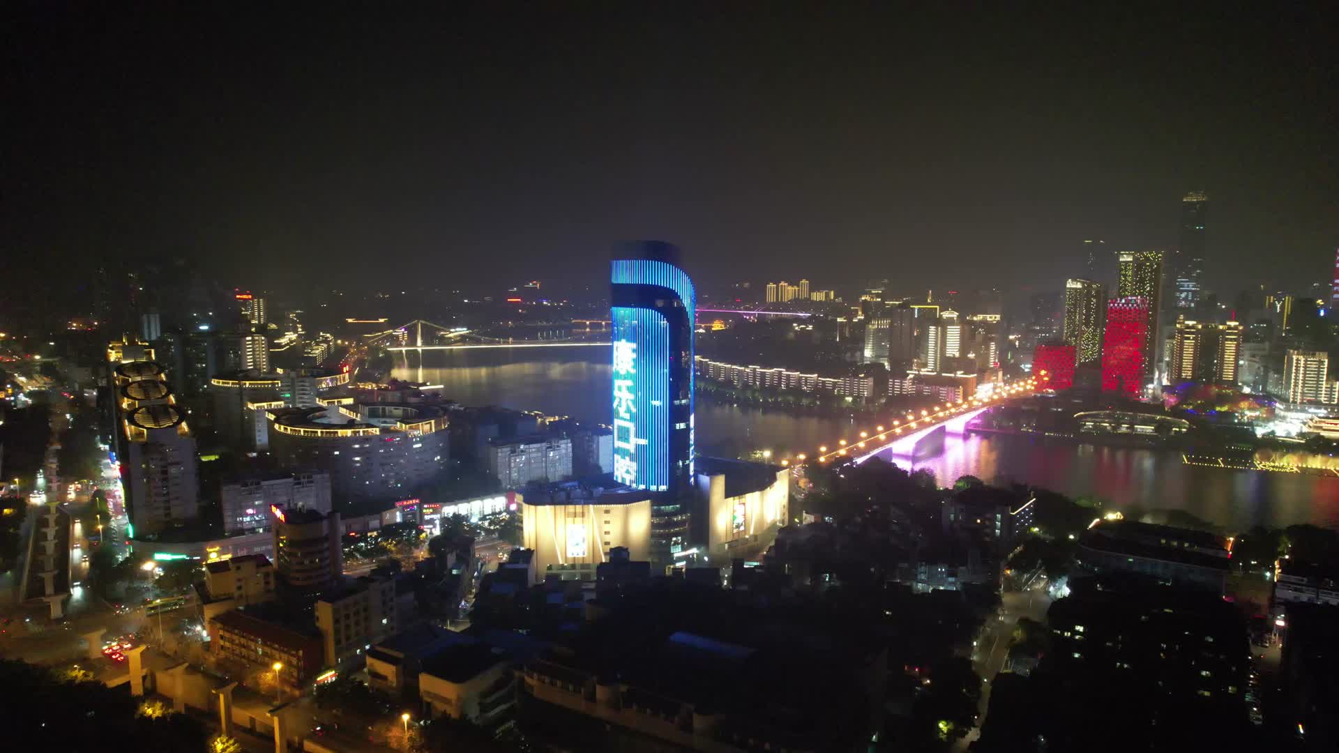 航拍广西柳州银泰城夜景视频的预览图