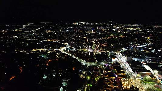 云南丽江古城城市夜景灯光航拍视频的预览图
