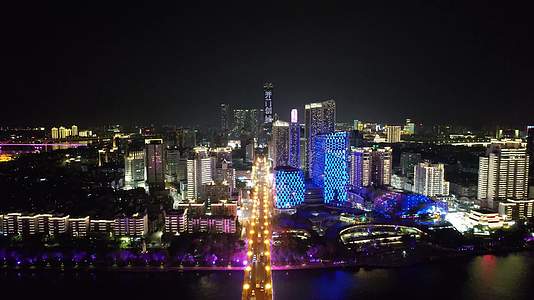 航拍广西柳州龙城路交通夜景视频的预览图