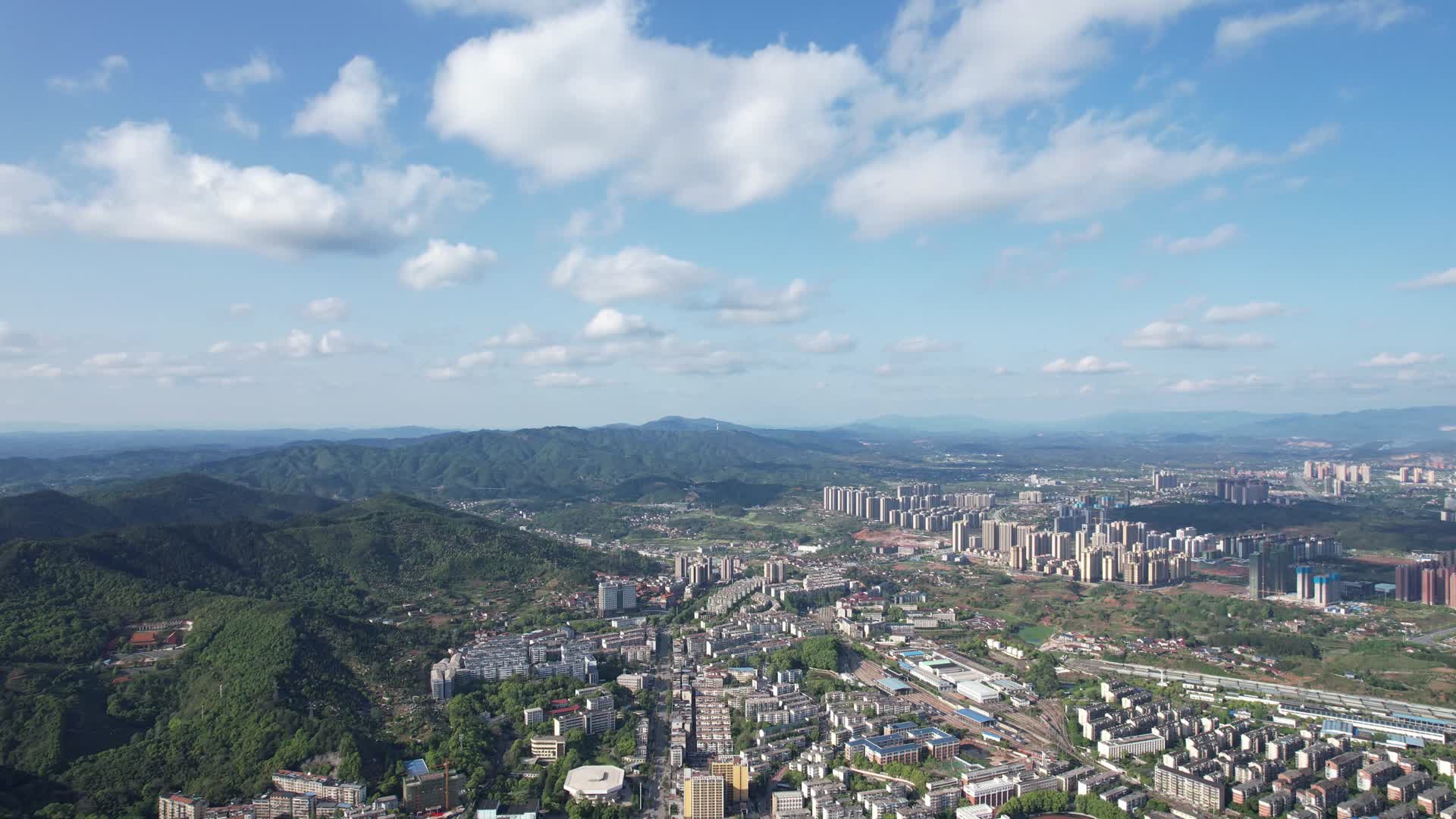 湖南怀化城市蓝天白云航拍视频的预览图