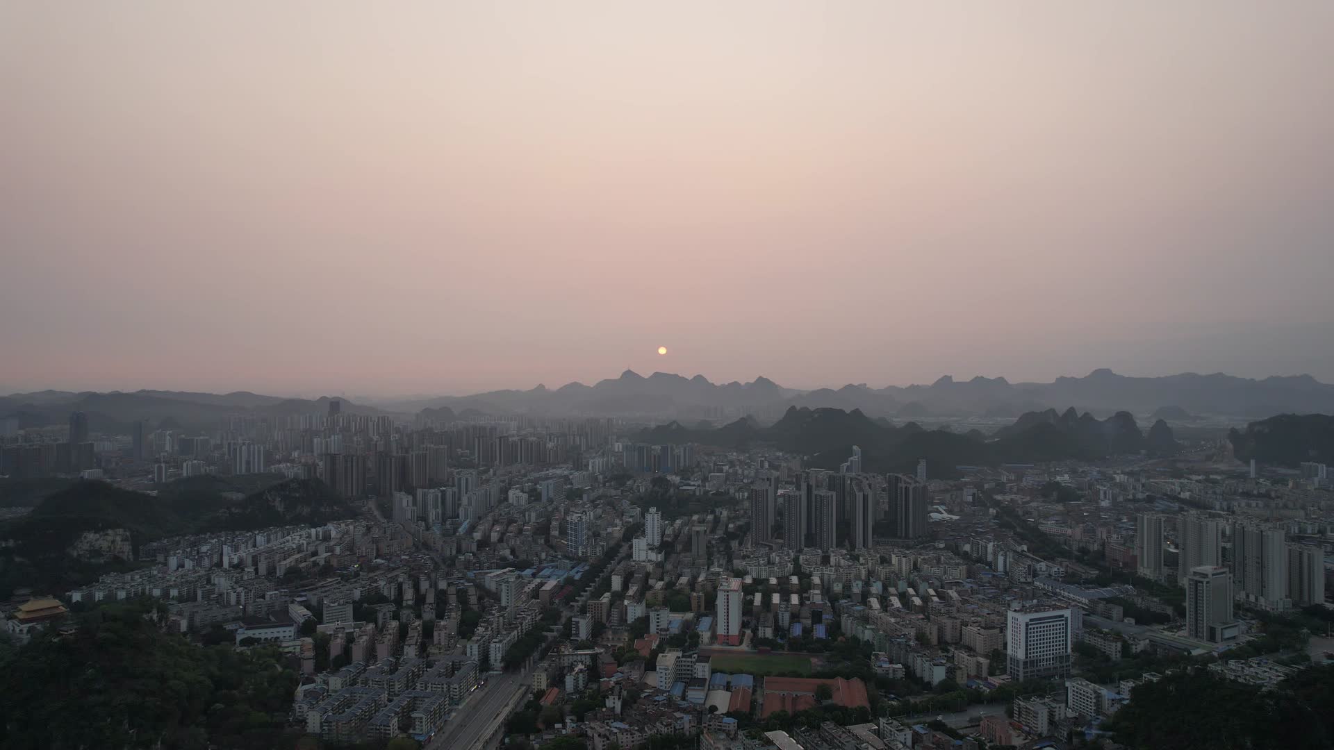 柳州城市风光交通航拍视频的预览图