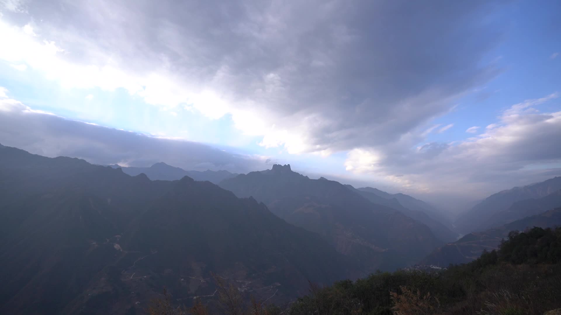 壮观怒江峡谷云海延时视频的预览图