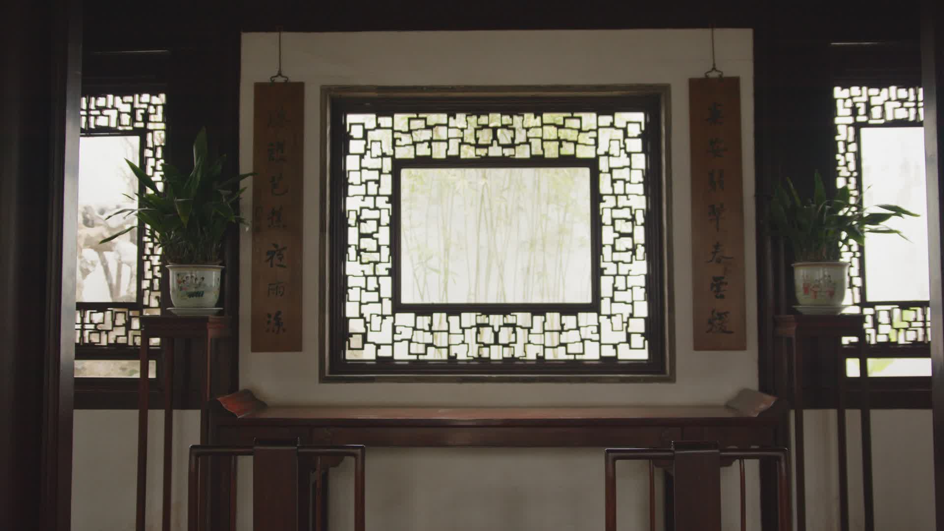 6K苏州园林古建筑池塘古风院落木门木窗雕刻中式园林意境视频的预览图