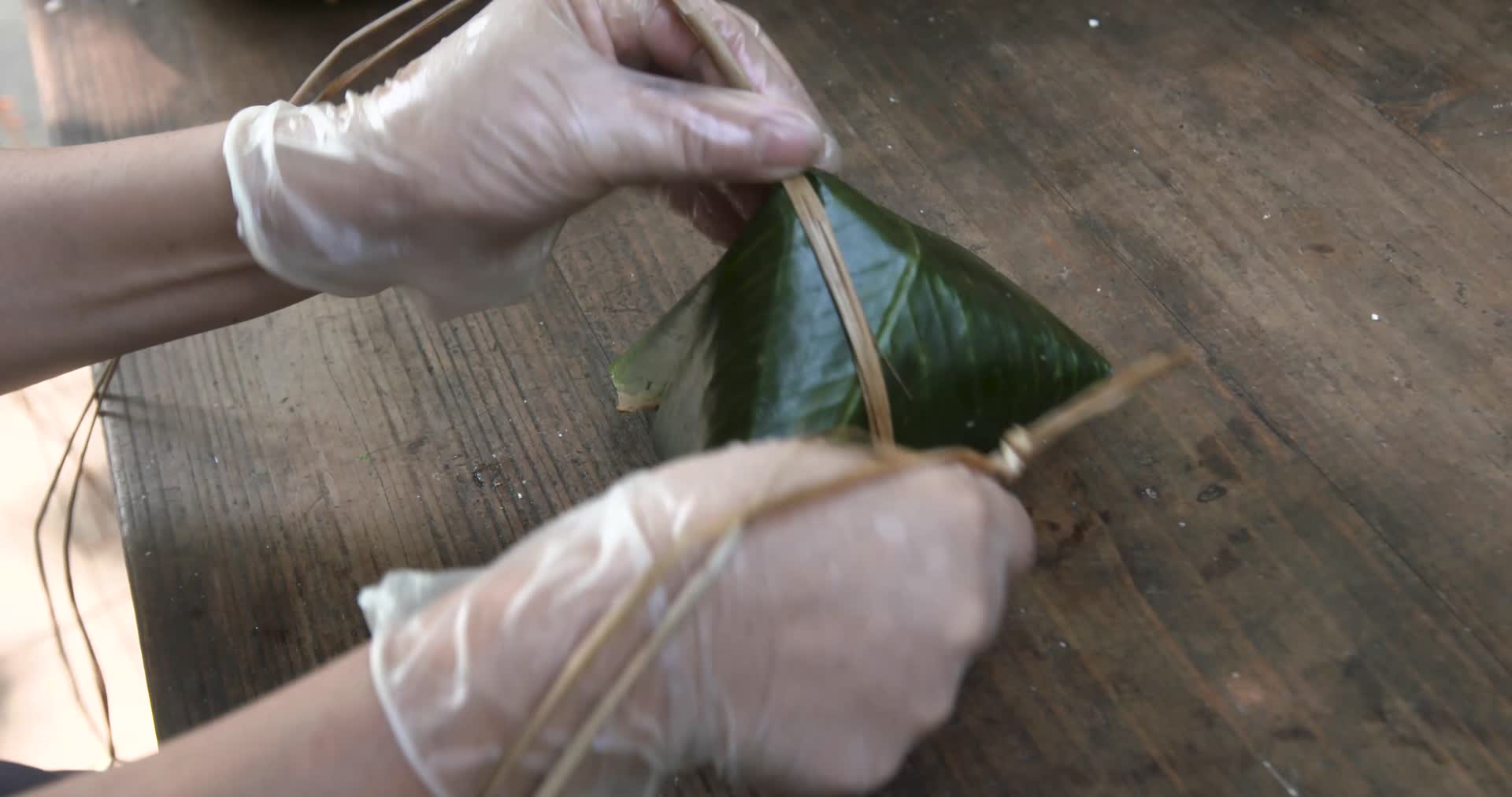 裹蒸粽制作视频的预览图