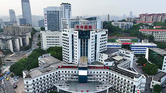 4K重庆大坪医院外景延时航拍视频的预览图