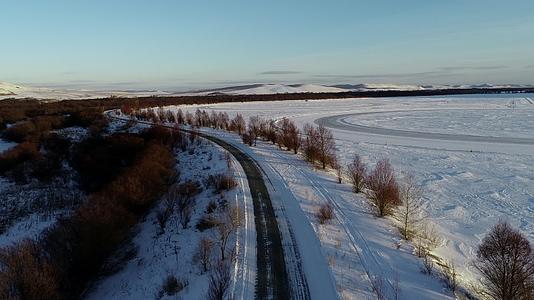 航拍冬季汽车性能测试场视频的预览图