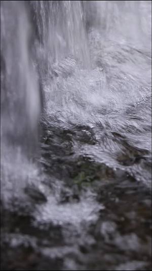 雨后的溪水视频的预览图