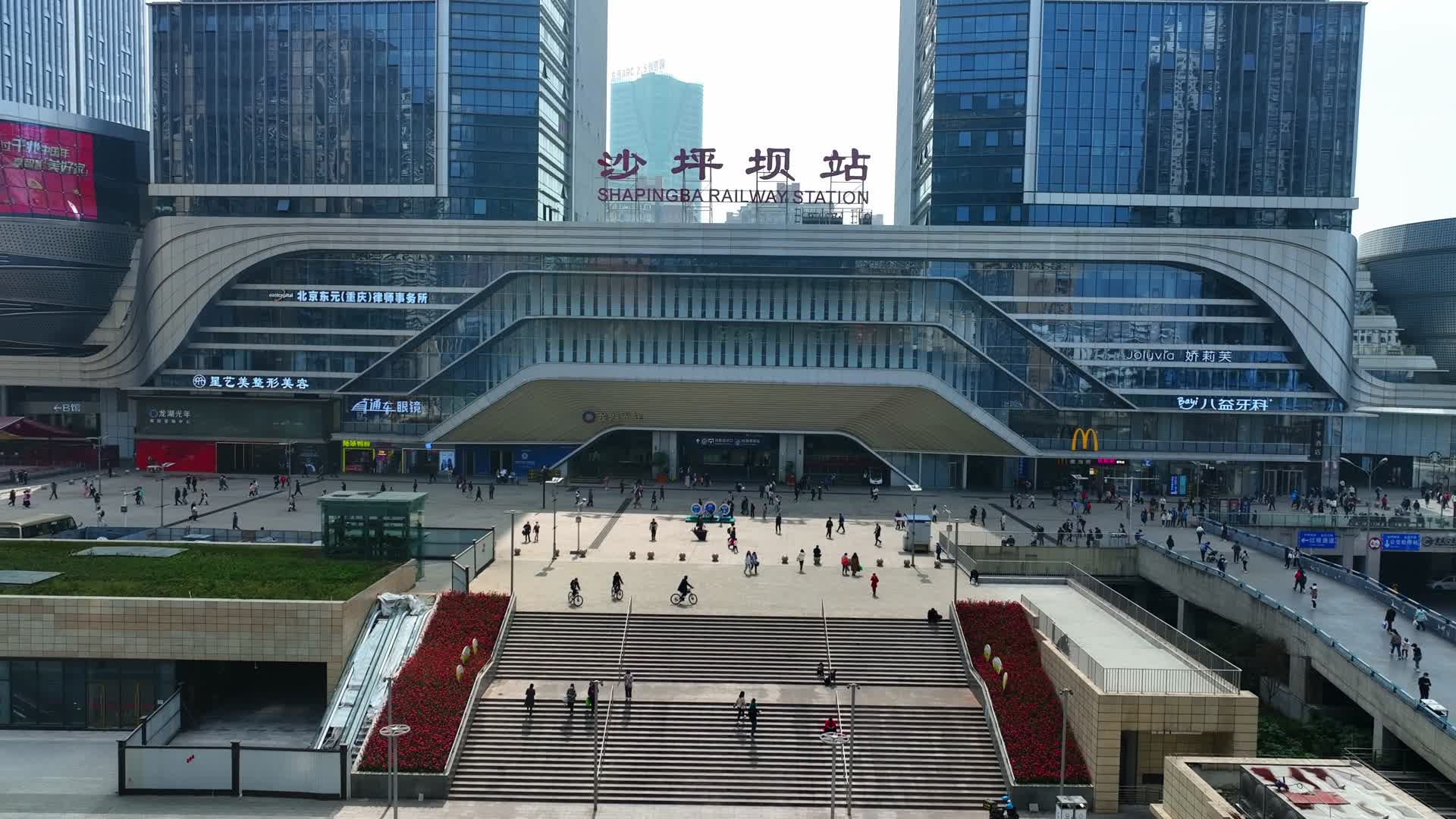 4K重庆金沙天街沙坪坝火车站沙坪坝高铁站视频的预览图