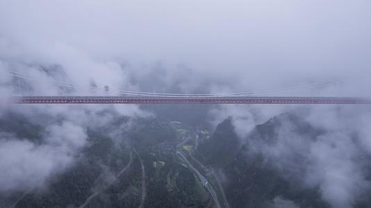 4K湖南矮寨大桥斜拉式基建云海航拍延时视频的预览图