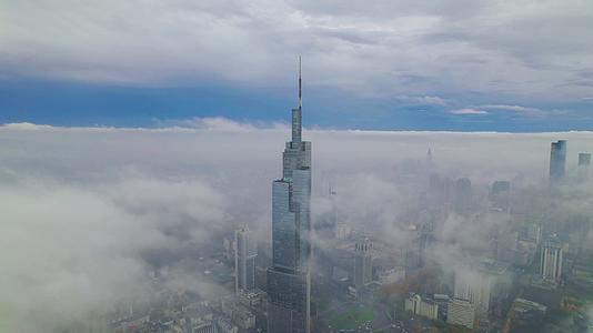 云中的紫峰大厦视频的预览图