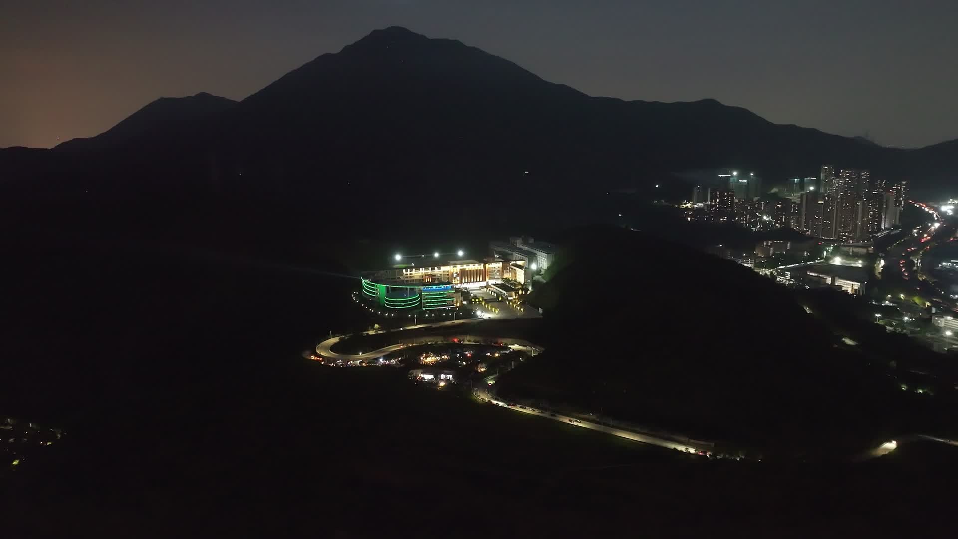 盐田高级中学夜景航拍视频的预览图
