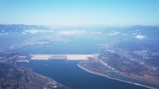 4K三峡大坝全景云海航拍视频视频的预览图