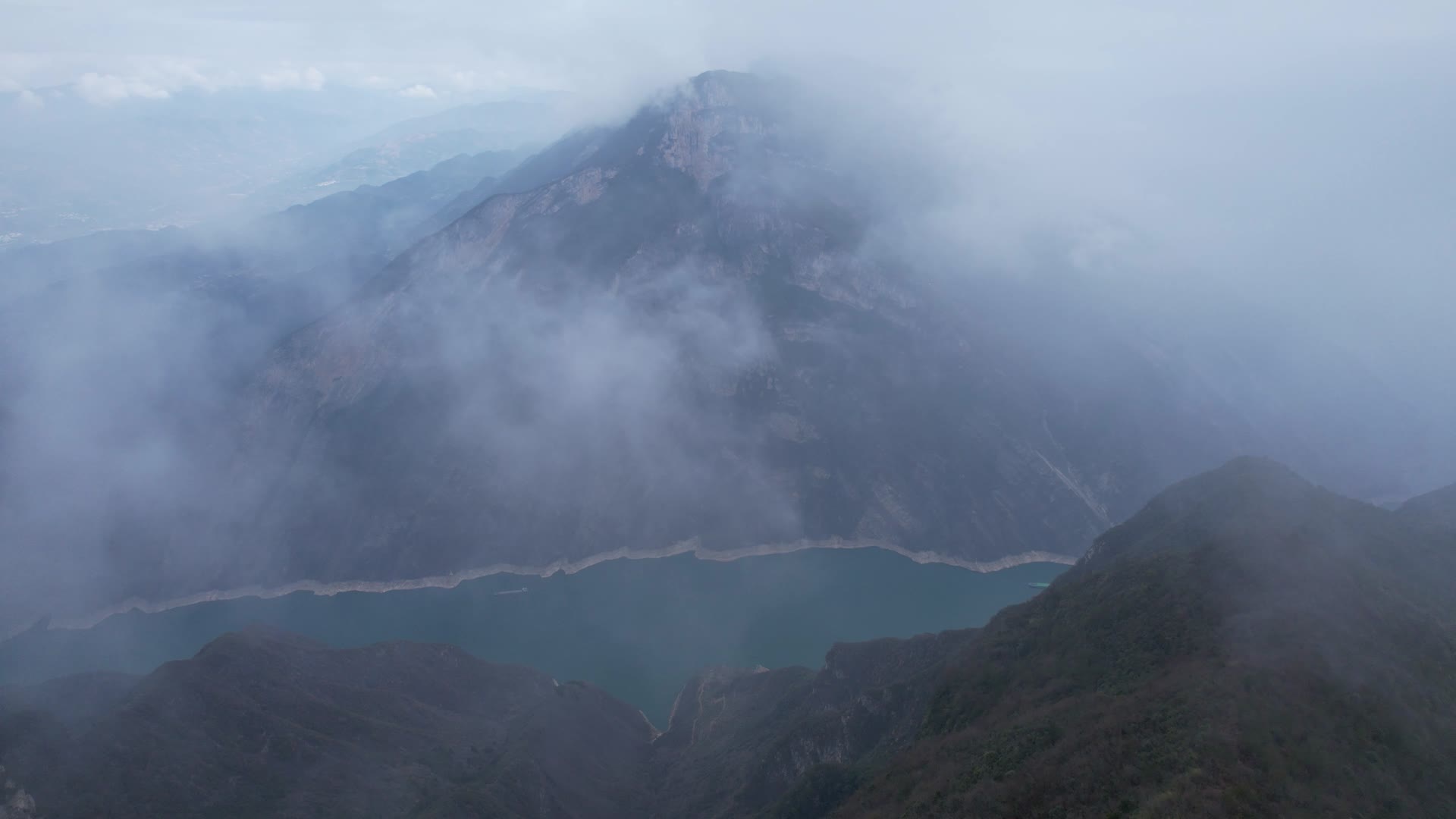 4K三峡之巅云雾视频的预览图
