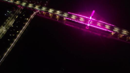 4K珠海横琴大桥夜景航拍视频视频的预览图