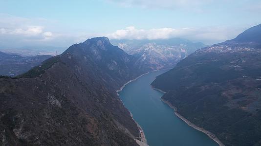 4K壮丽长江巫峡风光视频的预览图