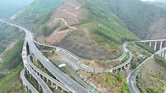 4K航拍贵州高桥公路风景视频的预览图