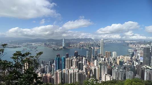 香港卢吉道蓝天白云视频的预览图