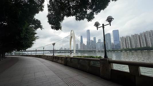 广州珠江边走路看猎德大桥视频的预览图