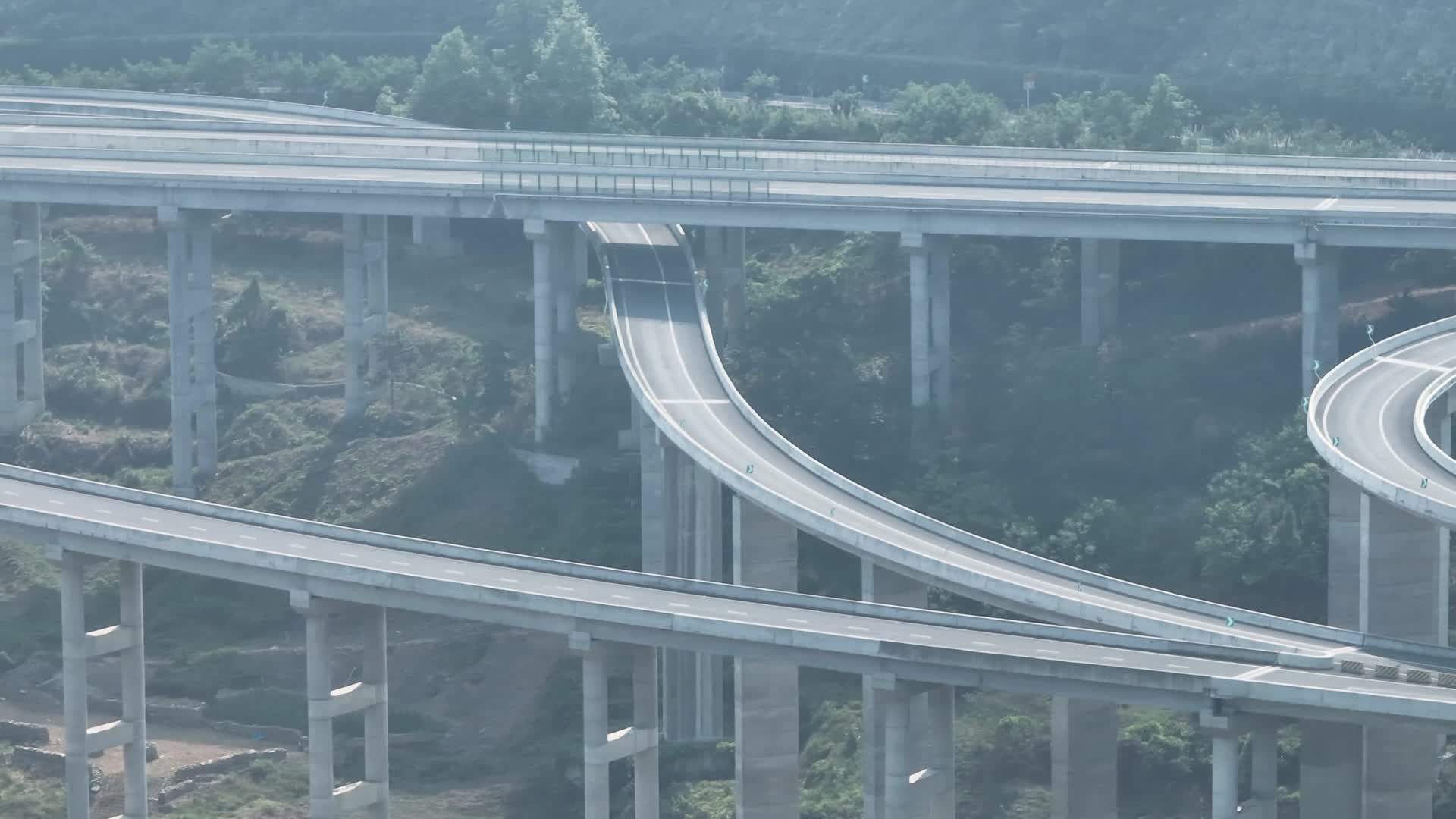 4K航拍贵州立交桥视频的预览图