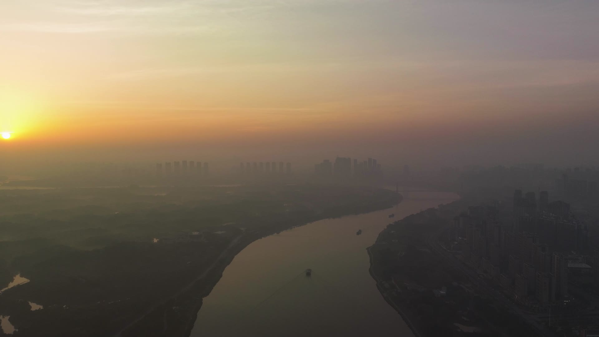 4K航拍延迟摄影南宁邕江的清晨视频的预览图