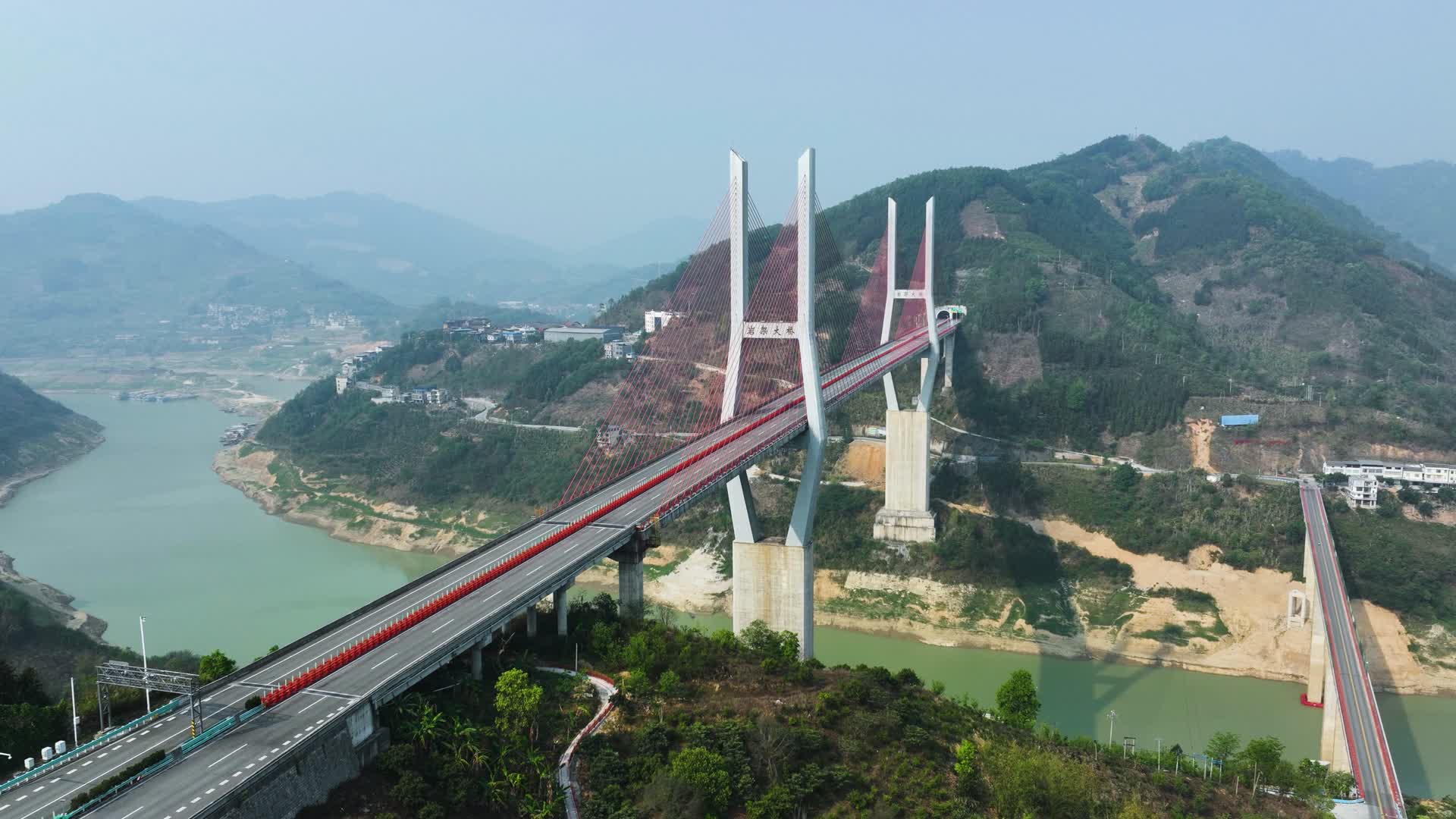 延时摄影航拍贵州岩架大桥视频的预览图