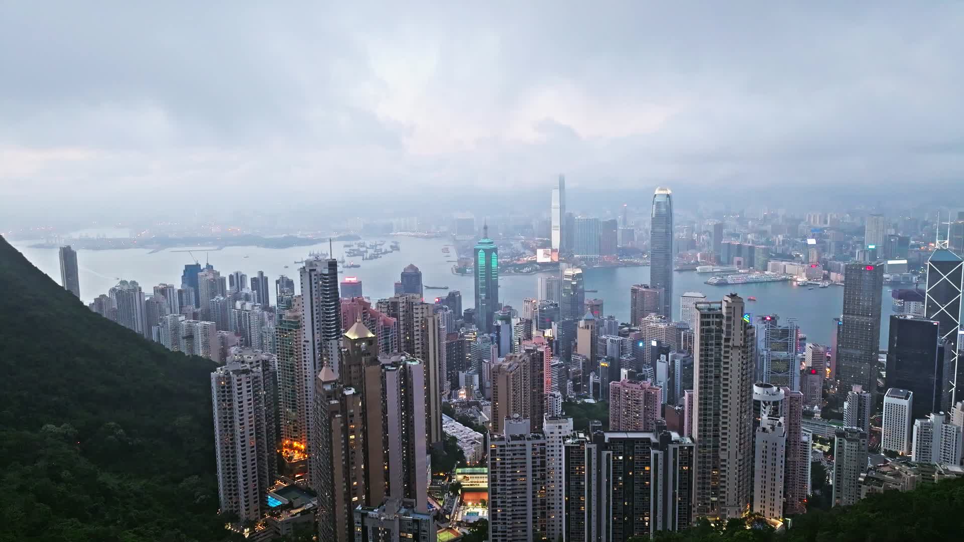 香港傍晚云海航拍视频合集视频的预览图