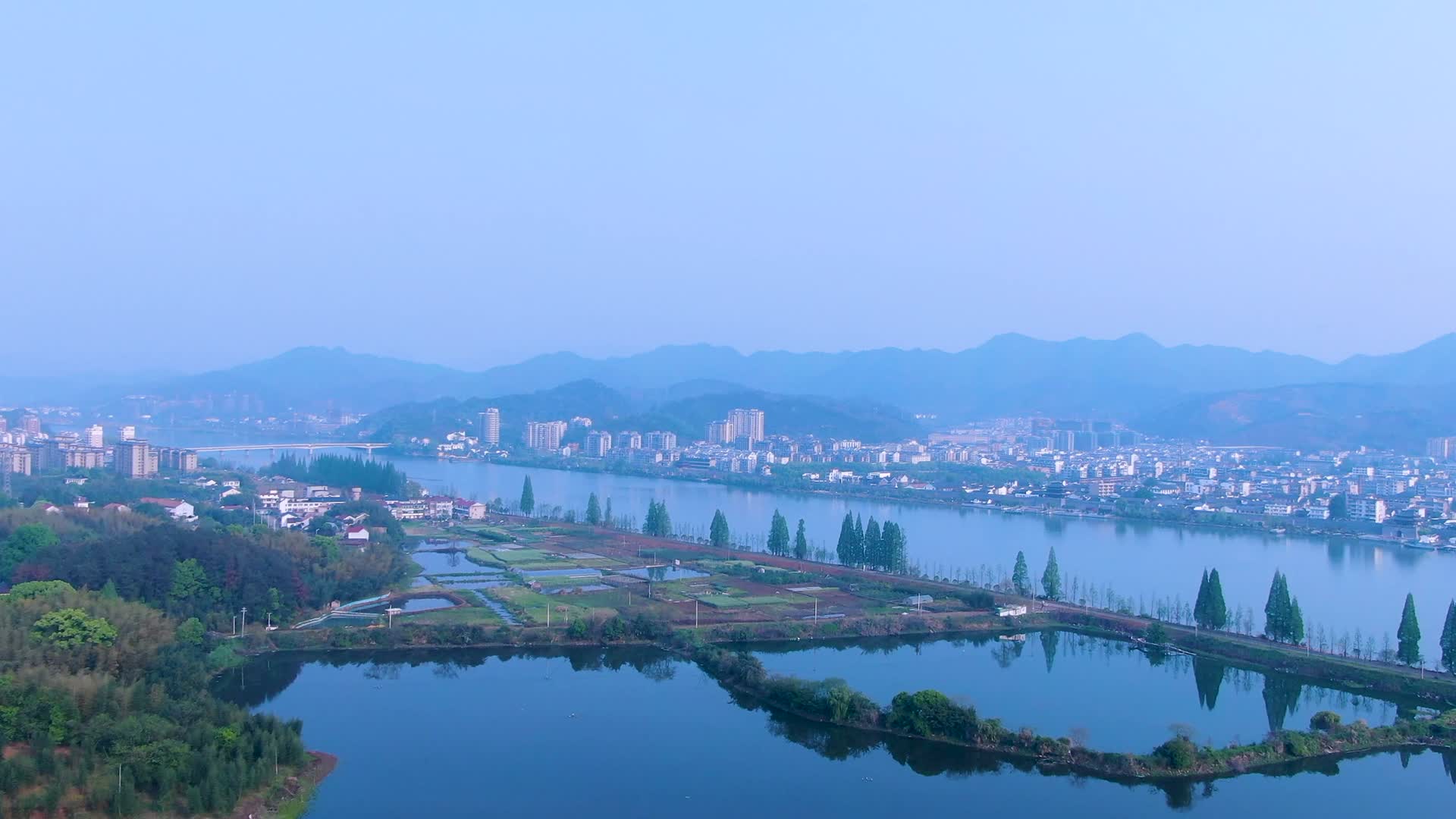 富春江江南水乡风景航拍视频视频的预览图