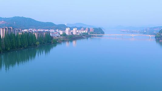 富春江江南水乡风景航拍视频视频的预览图