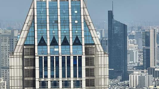 南京紫峰大厦及都市摩天大楼航拍视频的预览图
