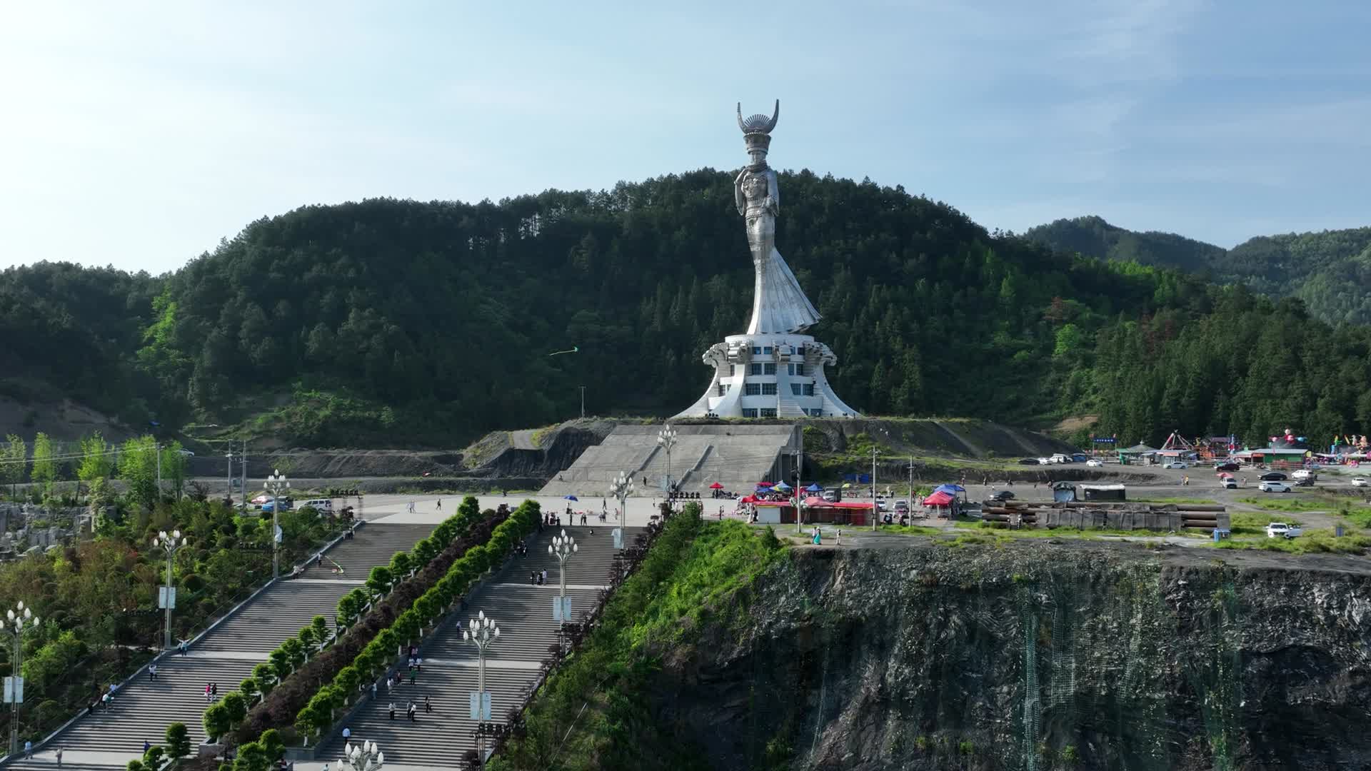 4k航拍贵州剑河县仰阿莎雕像视频的预览图