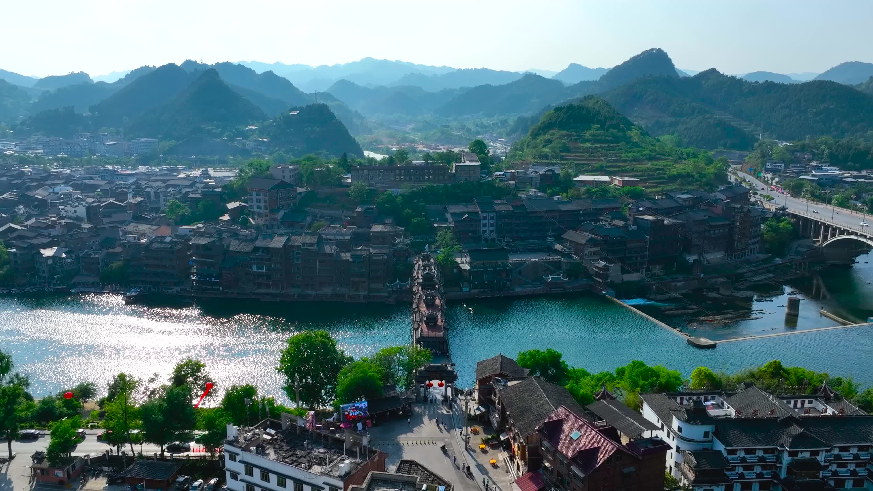 4K航拍贵州下司古镇风光美景视频的预览图