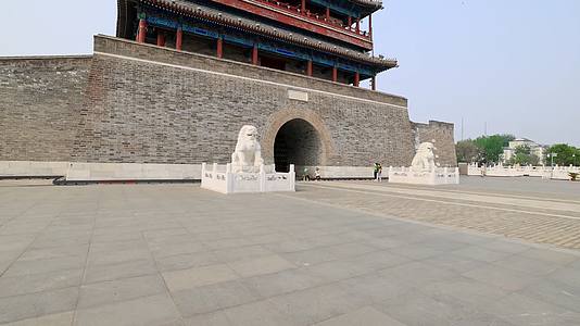 老北京古建筑永定门城楼与石狮子视频的预览图