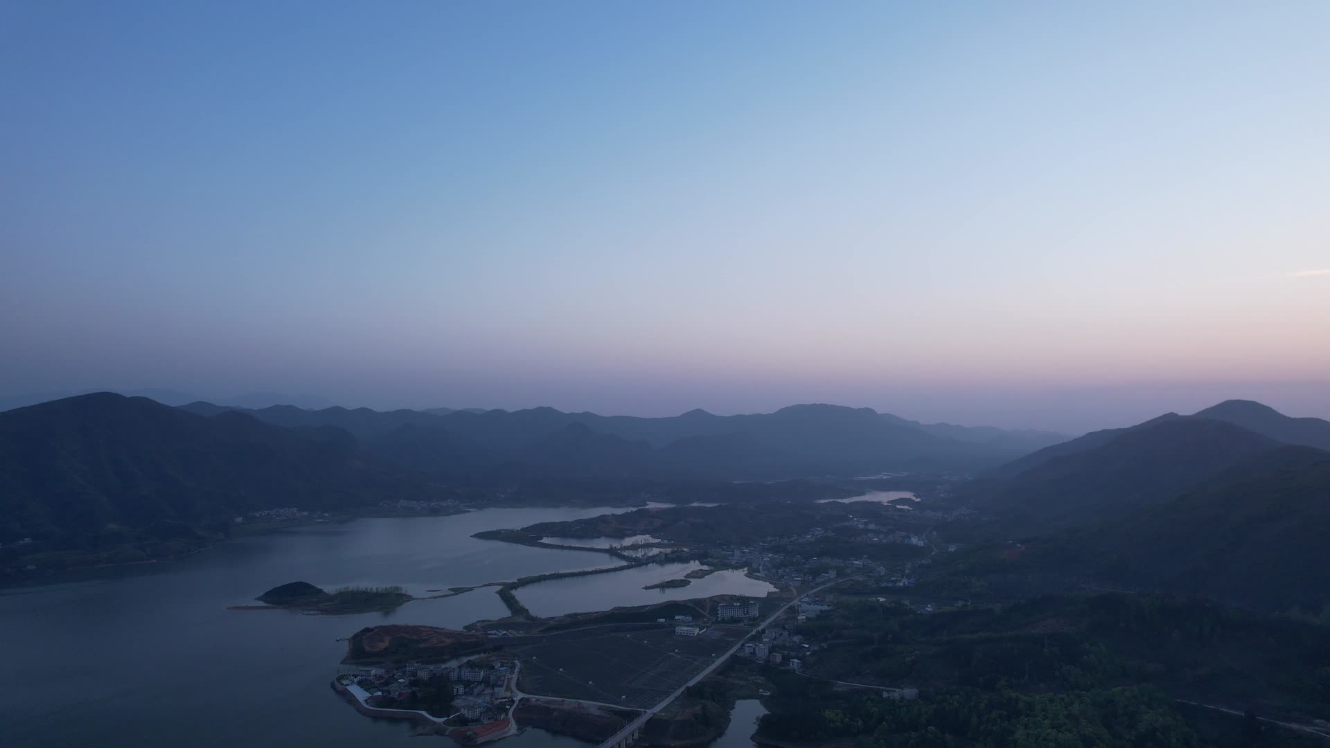 4K湖北咸宁通山自然风光航拍视频视频的预览图