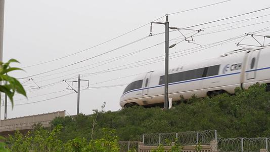中国高铁动车和谐号复兴号高铁行驶视频的预览图
