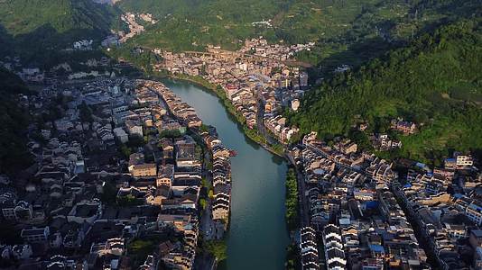贵州镇远小镇运河航拍视频的预览图