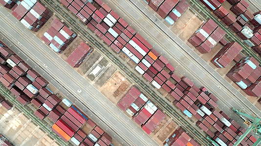 集装箱码头货场航拍4K视频的预览图
