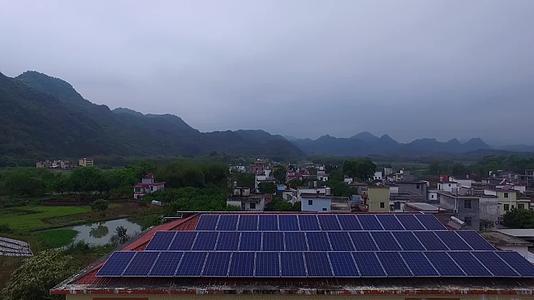 航拍最美粤新农村乡村振兴太阳能光伏视频视频的预览图