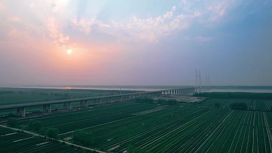 4K江汉平原日落航拍视频视频的预览图