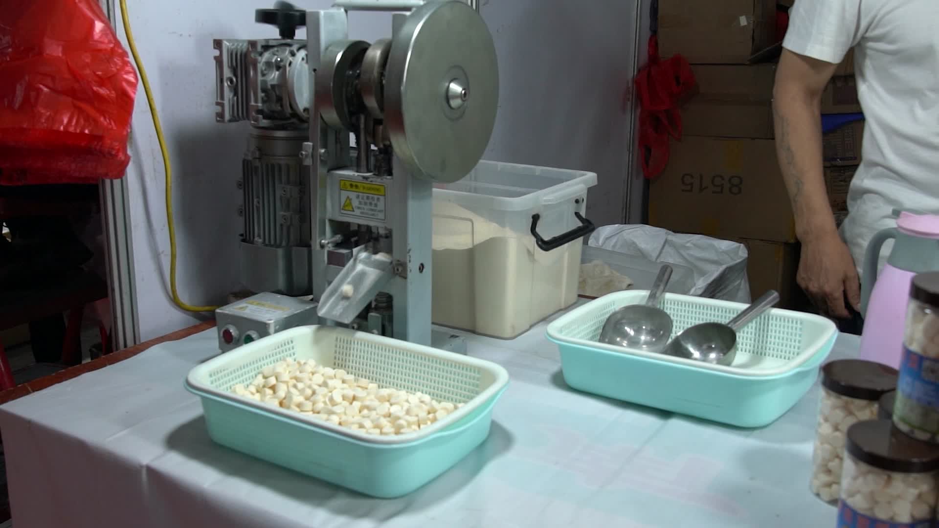 4K奶酪片制作过程实拍视频视频的预览图