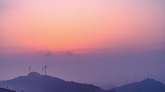 8K山峰山顶朝霞风力发电日出东方能源延时视频的预览图