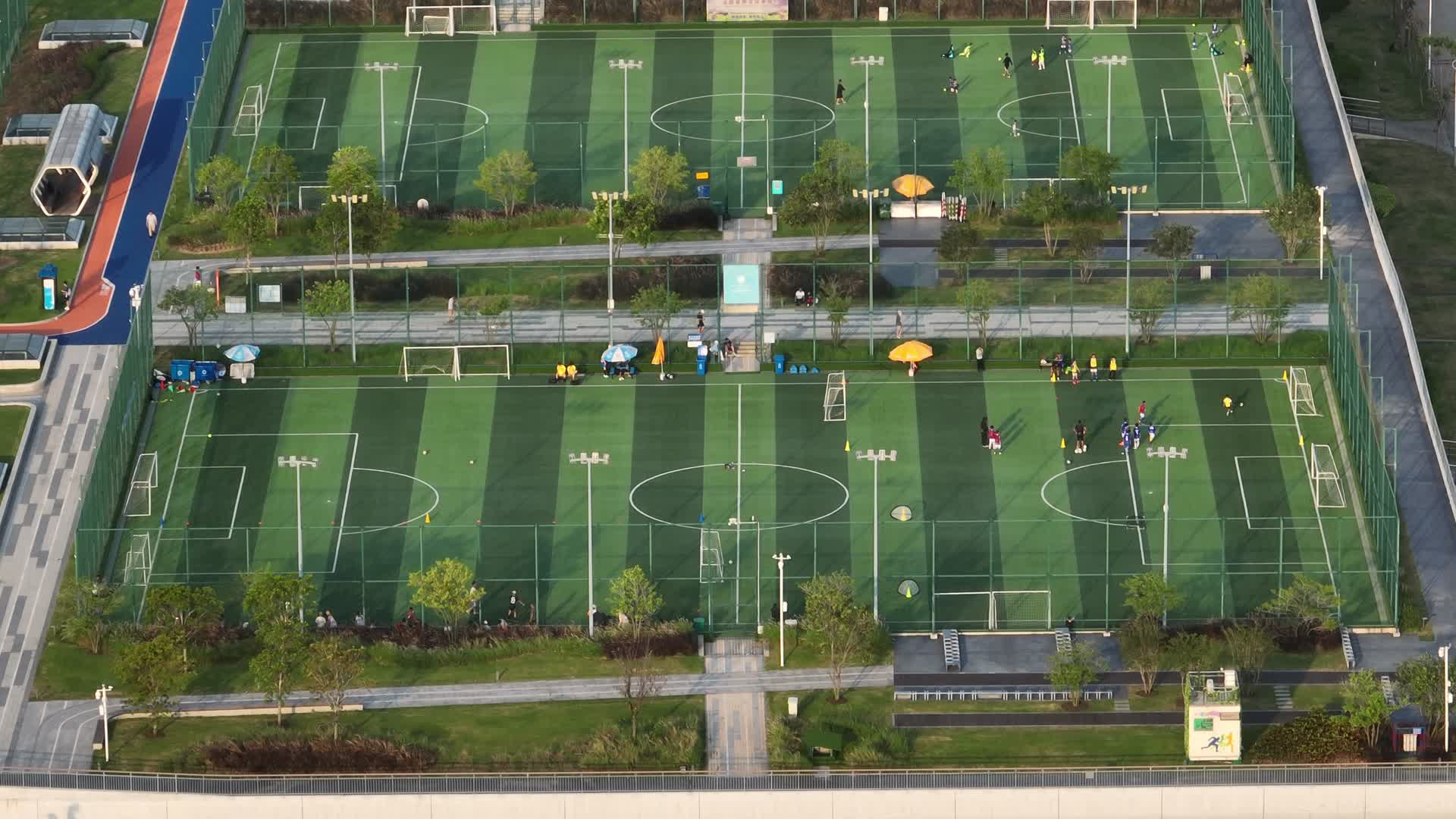 足球场航拍视频的预览图