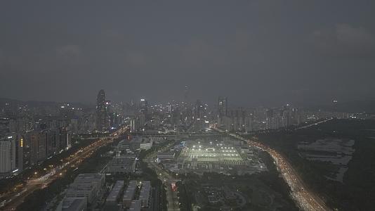 LOG格式福田楼群为背景的足球场航拍视频的预览图