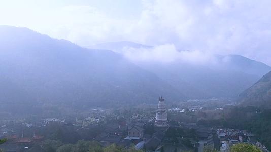 航拍山西五台山灵鹫峰菩萨顶禅院视频的预览图