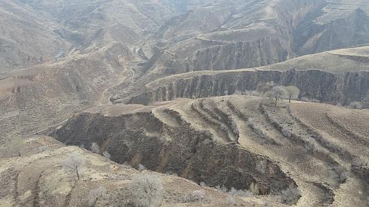 山西省黄土高原贫瘠山脉视频的预览图