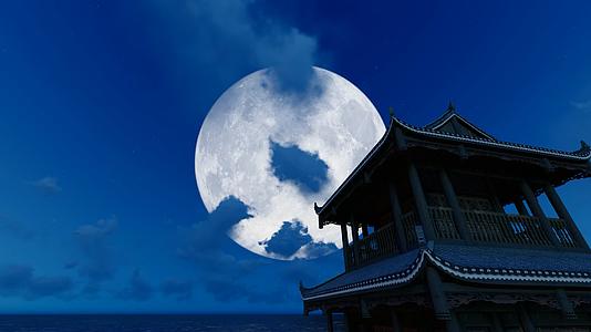 夜晚月亮升起经过古建筑屋檐视频的预览图
