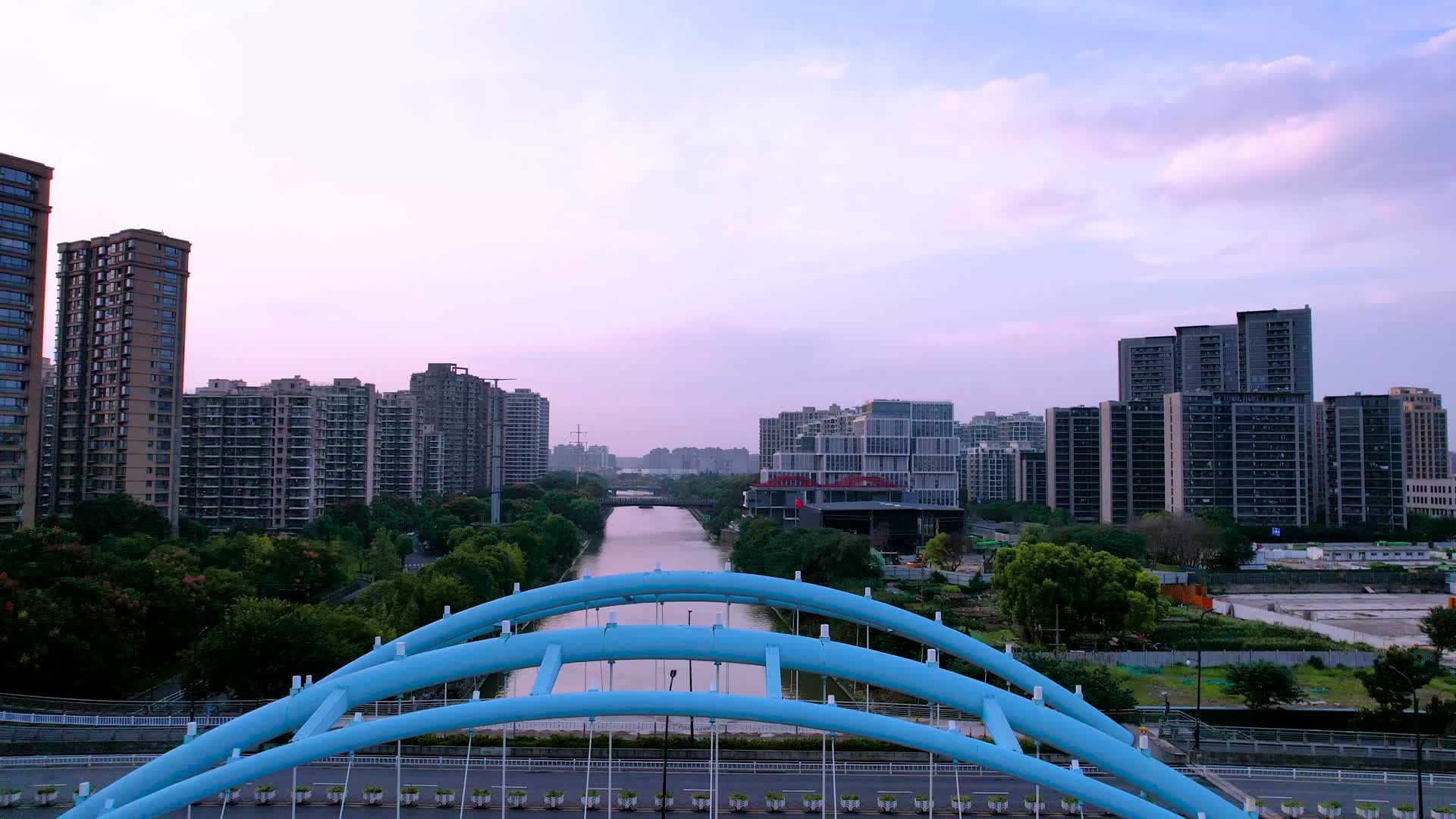 航拍杭州京杭大运河视频视频的预览图