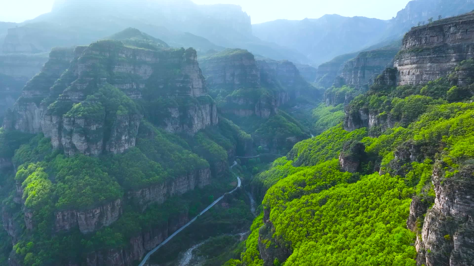 4K航拍河南安阳林州太行山视频的预览图
