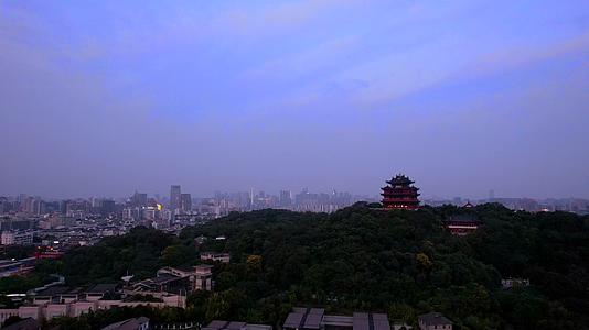 拍杭州吴山城隍阁建筑视频视频的预览图