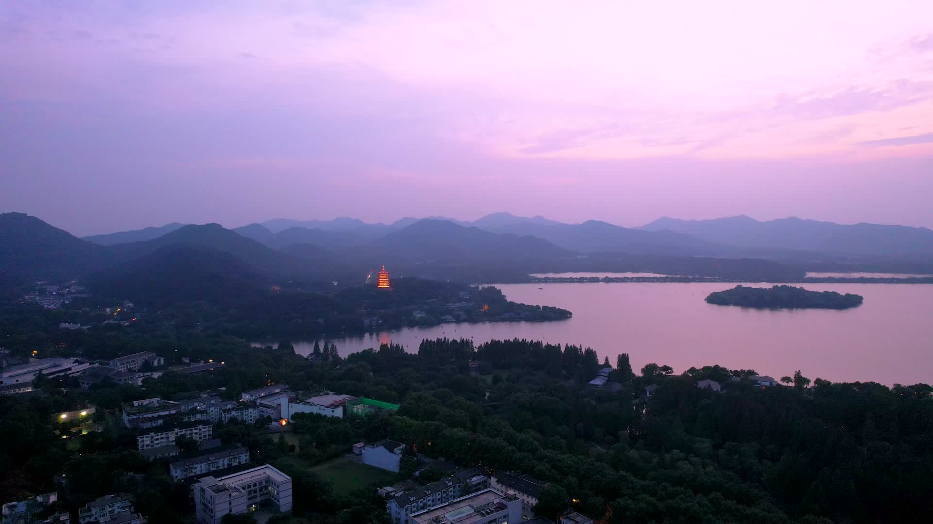 航拍杭州西湖晚霞视频视频的预览图