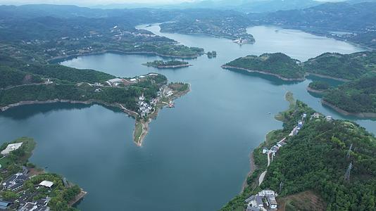 4K陕西瀛湖风景区全景风光航拍视频视频的预览图